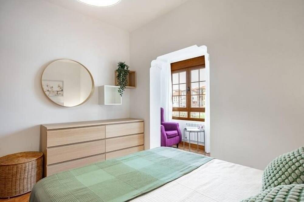 Ganze Wohnung, Apto Isalba - apartment in central Llanes, Northern Spain | 5 guests in Llanes, Costa Verde (Spanien)