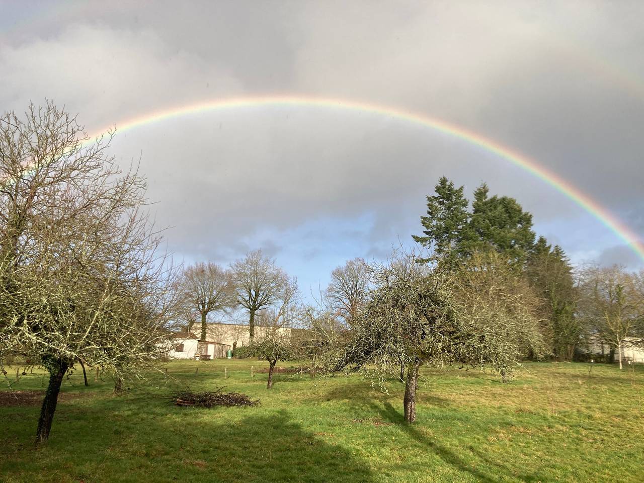 Country House 'David' with Private Terrace and Garden in Nantiat, Bellac region