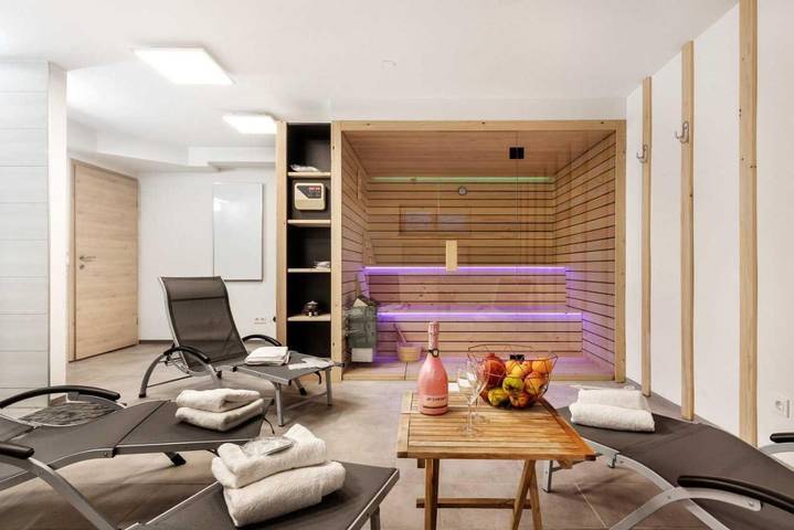 Gîte pour 4 personnes, avec Terrasse et Jacuzzi ainsi que Jardin et Sauna dans Mojstrana