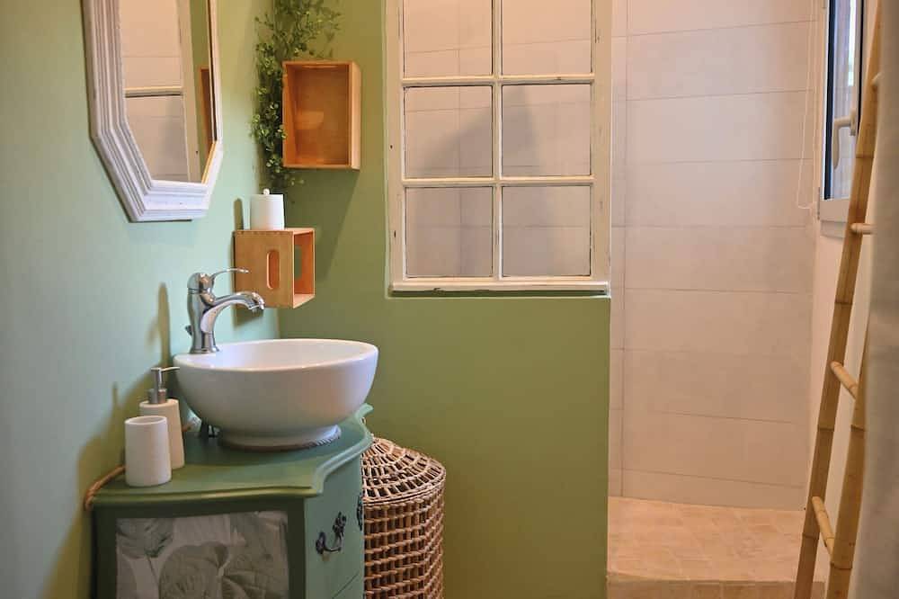 Appartement entier, Wine Spa Occitanie - Suite 80m2 Jacuzzi Privatif in Servian, Côte méditerranéenne (France)