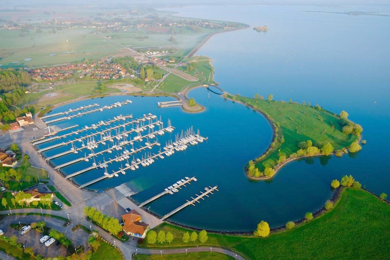 Marina Holyder in Lac de Der-Chantecoq (Giffaumont-Champaubert), Giffaumont-Champaubert