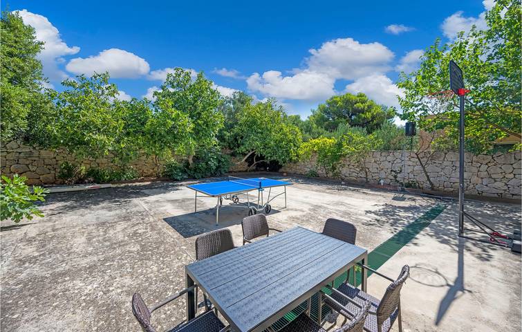 Urlaub am Meer: 2-Zimmer-Wohnung mit Pool und atemberaubendem Meerblick in Tribunj, Šibenik-Knin