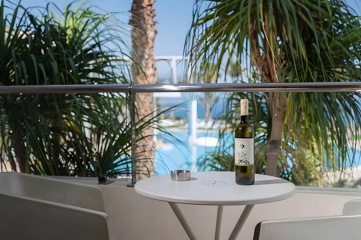 B&b voor 4 personen, with balkon and whirlpool as well as kinderzwembad op Kreta