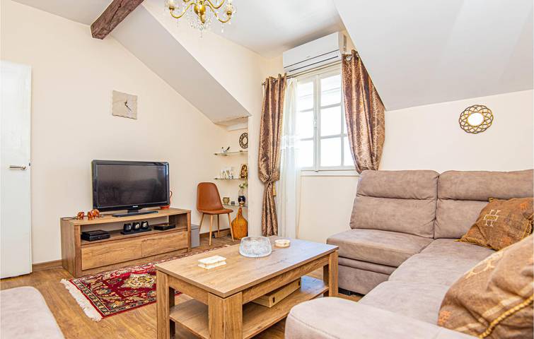 Ganze Ferienwohnung, Stilvolles Apartment mit Panoramablick in der Nähe von Raslina und dem Fluss Krka in Raslina, Šibenik-Knin