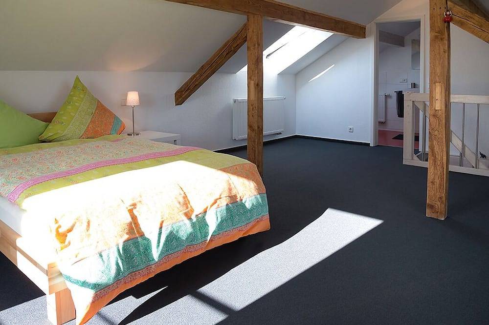 Ganze Wohnung, Moderne, lichtdurchflutete Komfort-Ferienwohnung nahe Freiburg in Teningen, Südschwarzwald