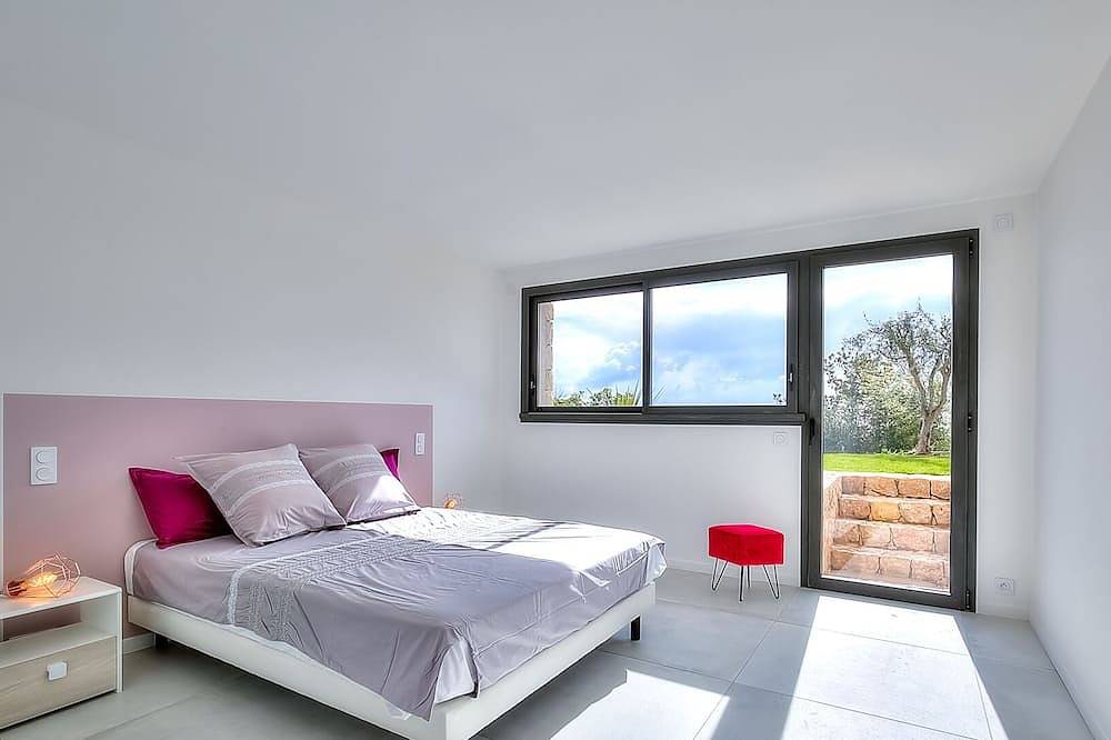 6 Bedroom Villa in Saint-Jeannet in Saint-Jeannet, Cannes region