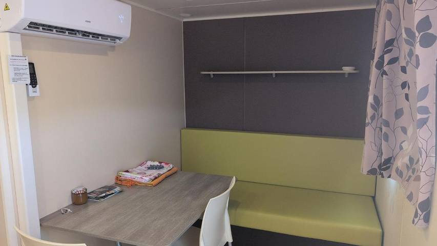 Gîte pour 6 personnes, avec vue ainsi que jardin et terrasse à Rochebrune - 4