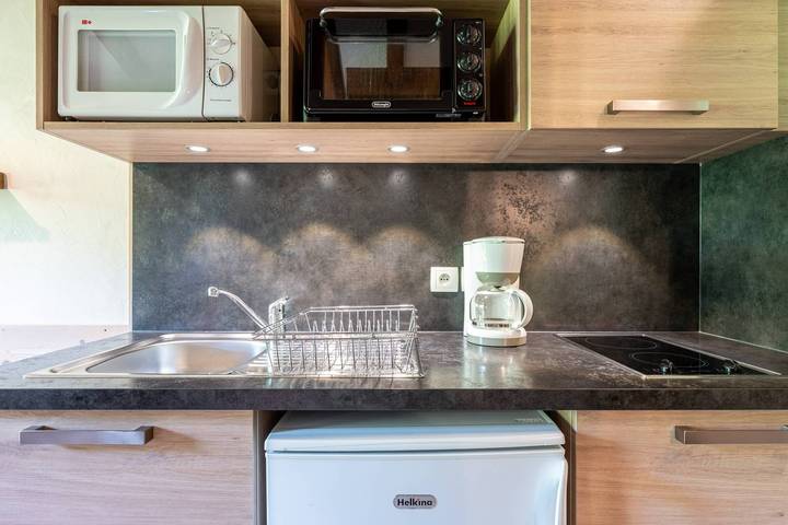 Entire studio, Studio Apartment '7 - La Pierramenta' with Mountain View, Shared Garden and Wi-Fi in Cohennoz, Albertville region
