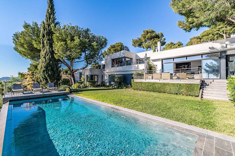 Villa pour 12 Personnes dans Carqueiranne, Région de Toulon