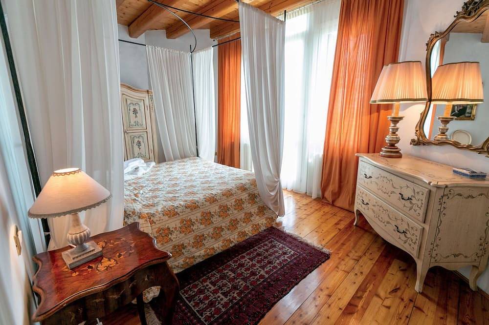 Repräsentative Villa zwischen Venedig und den Dolomiten auf den Prosecco-Hügeln in Refrontolo, Treviso Provinz