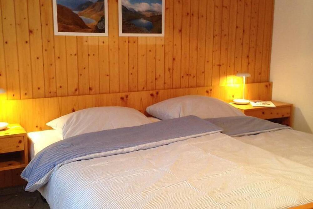 Ganze Wohnung, Ferienwohnung Surcuolm (Obersaxen) für 1 - 4 Personen mit 2 Schlafzimmern - Ferienwohnung in Obersaxen, Obersaxen-Mundaun