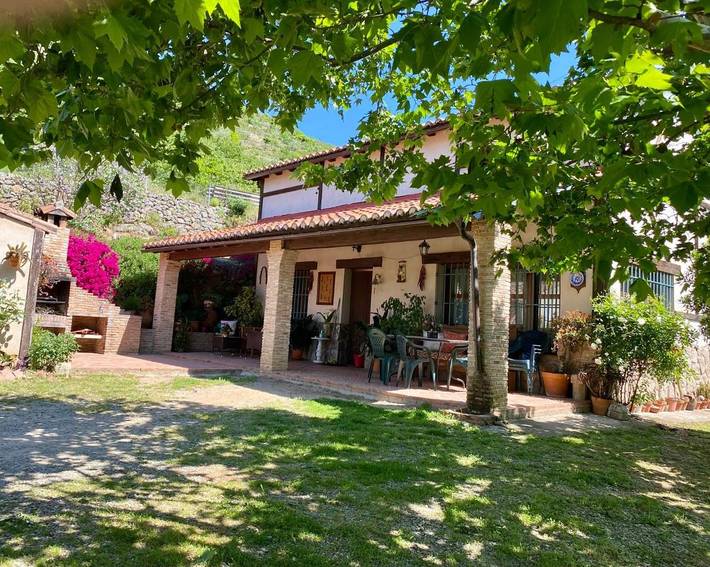 Apartamento para 8 personas, con Balcón y Terraza además de Jardín y Piscina en Navaconcejo