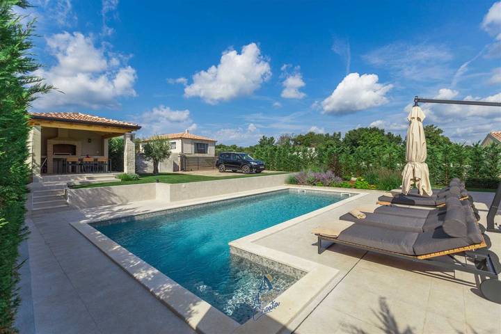Villa avec piscine privée d’hydromassage et eau salée près de la plage in Tar (Croatia), Tar-Vabriga