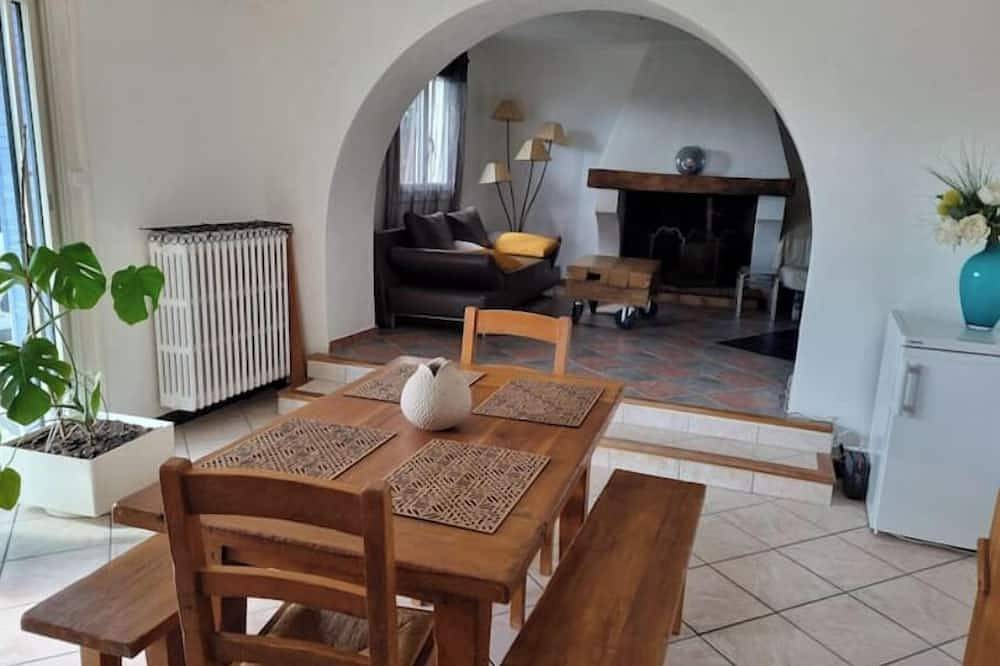 Chambres d'hôtes La Magnanerie in Saint-Julien-de-Peyrolas, Région de Nîmes