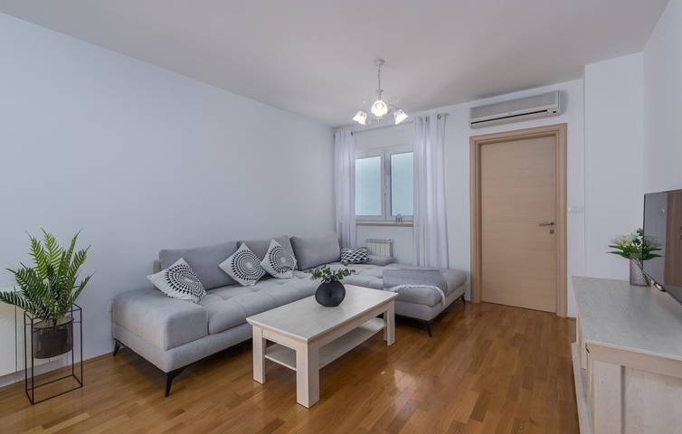 Appartement entier, Appartement de vacances pour 4 personnes avec balcon/terrasse in Umag, Région d'Umag