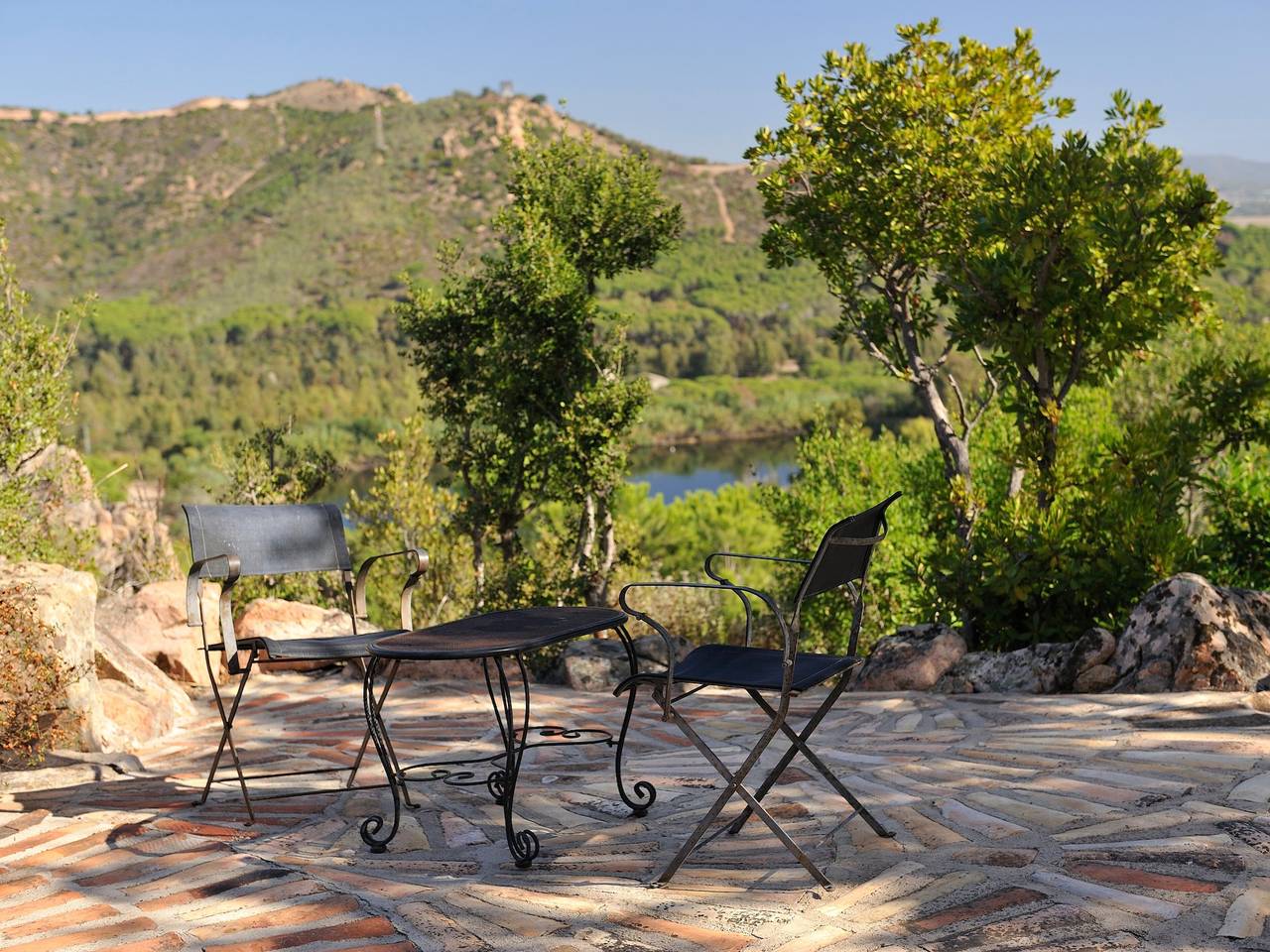Villa Le Rocce Fiorite – Élégante villa avec piscine et vue mer à Is Molas Medau in Région de Pula, Province de Cagliari