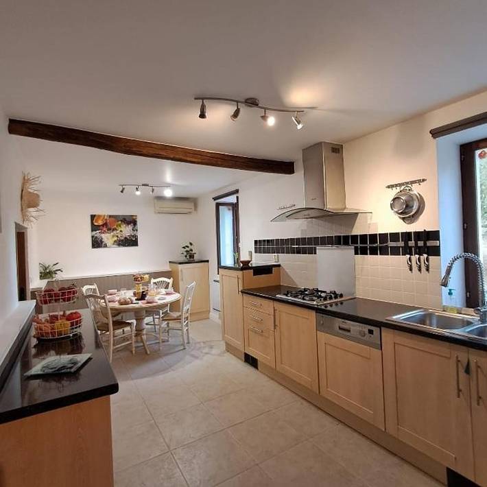 Location de vacances pour 8 personnes, avec vue sur le lac ainsi que jardin et vue à Lésignac-Durand - 2