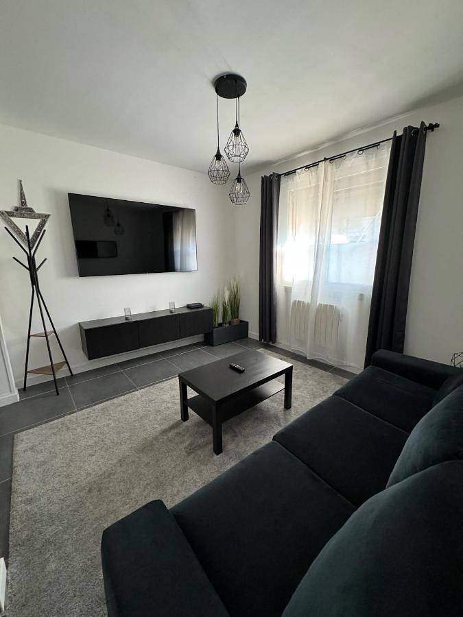 Location de vacances pour 4 personnes, avec jardin à Livry-Gargan