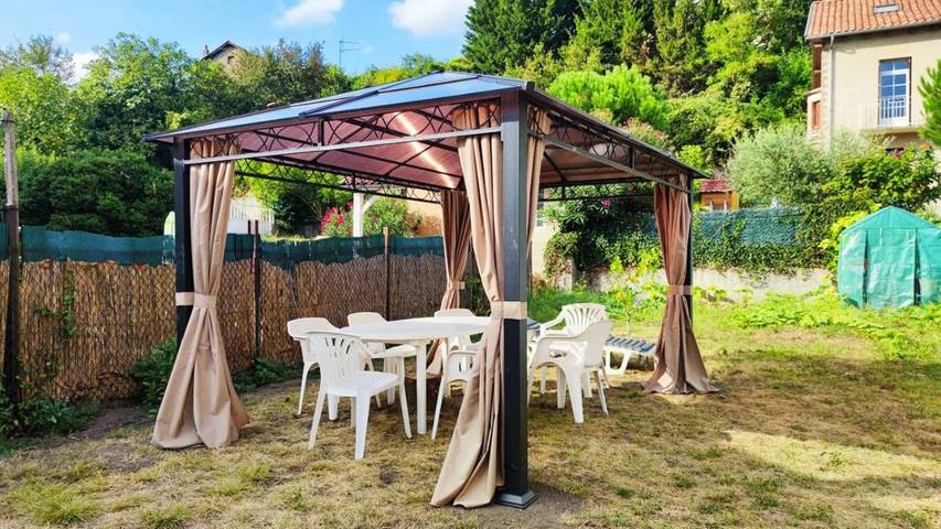 Location de vacances pour 6 personnes, avec Balcon et Terrasse ainsi que Jardin et Vue à Decazeville