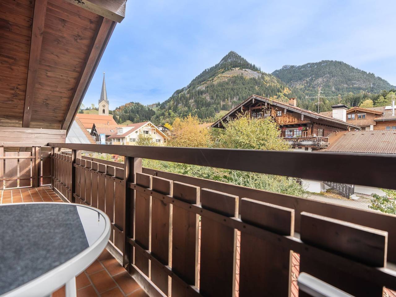Ganze Ferienwohnung, Burg-Berg-Blick - Ferienwohnung mit Bergblick, Parkplatz und Balkon in Grünten, Burgberg im Allgäu