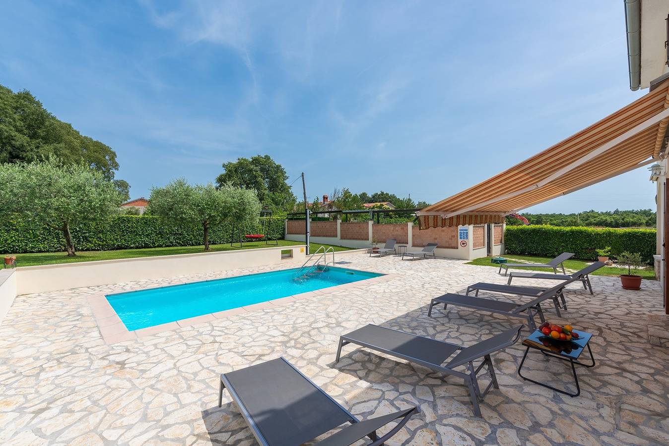 Ganze Wohnung, Studio A2 with Balcony in Ladrovići, Zbandaj
