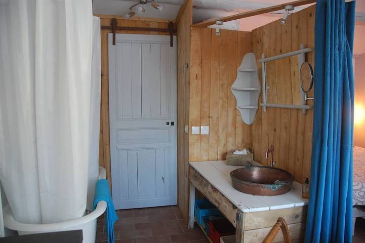 Ganze Wohnung, Großes modernes offenes Studio ruhig, Swimmingpool, Trampolin, Terrasse, Grün in Salon-de-Provence, Mittelmeerküste (Frankreich)