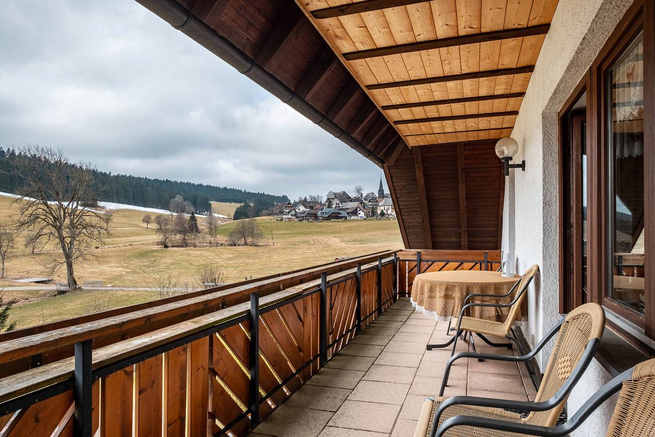 Ganze Wohnung, Ferienwohnung 'Schöne Aussicht, 60qm' mit Gemeinschaftsgarten, Balkon und Wi-Fi in Suedlicher Schwarzwald, Titisee-Neustadt