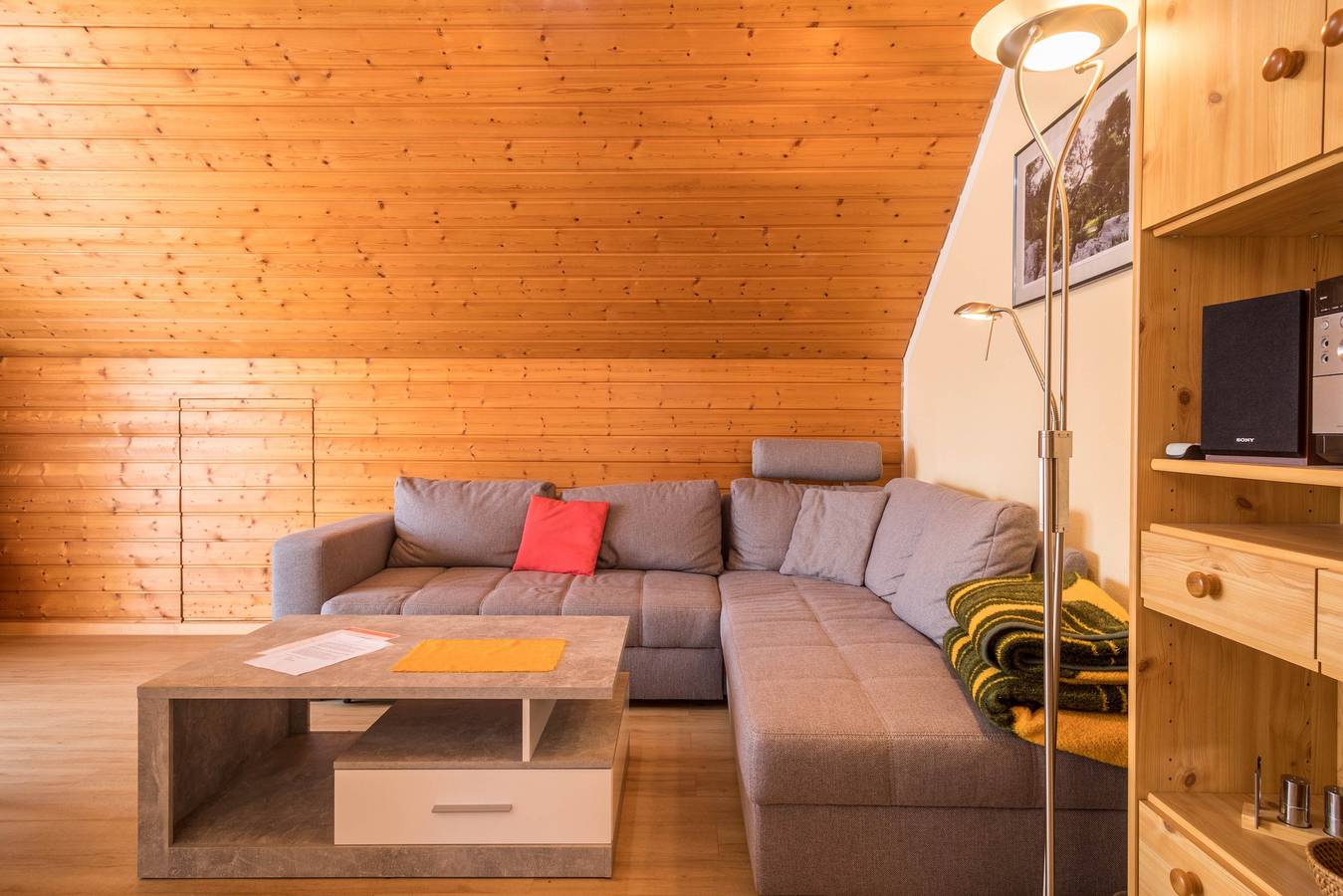 Apartamento entero, Apartamento vacacional "Monika Haug" con vistas al lago, vistas a la montaña, Wi-Fi, balcón y jardín in Immenstaad, Immenstaad am Bodensee