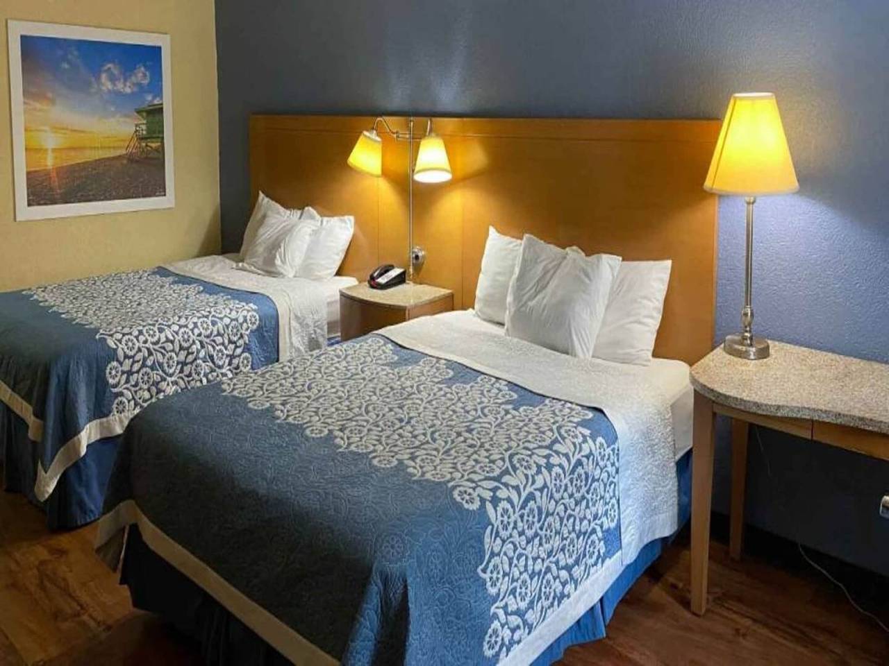 Cozy King Bed Ada Room|Free Parking in Chatham County