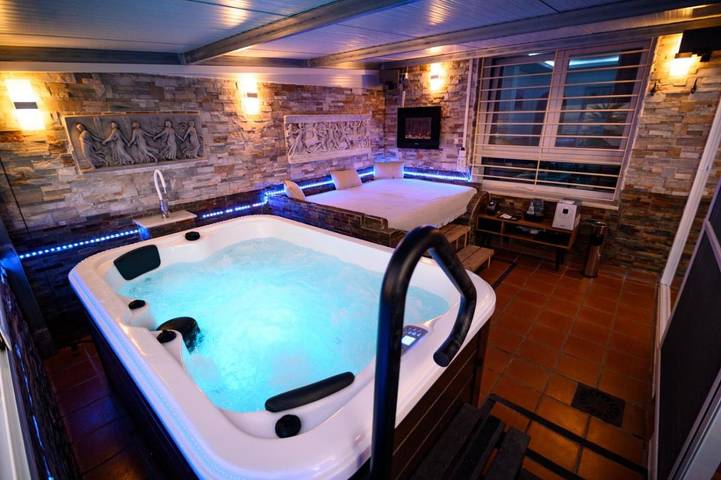 Ferienhaus für 4 Personen, mit Balkon und Whirlpool sowie Terrasse und Sauna in Puerto Real