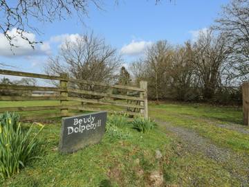 Log Cabin for 5 People in Mid-Wales, Powys, Photo 4