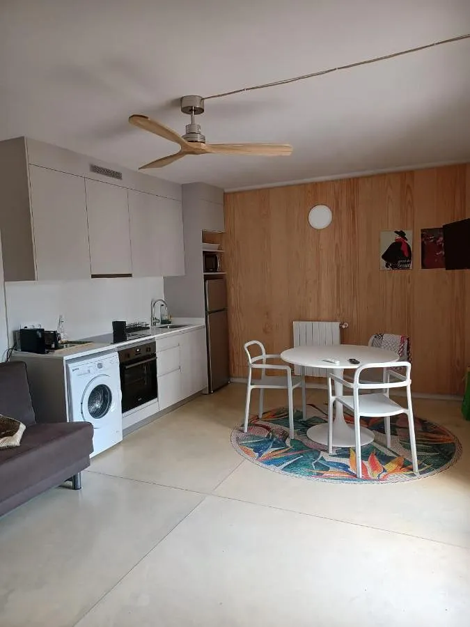 Ferienwohnung für 3 Personen, mit Terrasse und Pool sowie Garten - 1