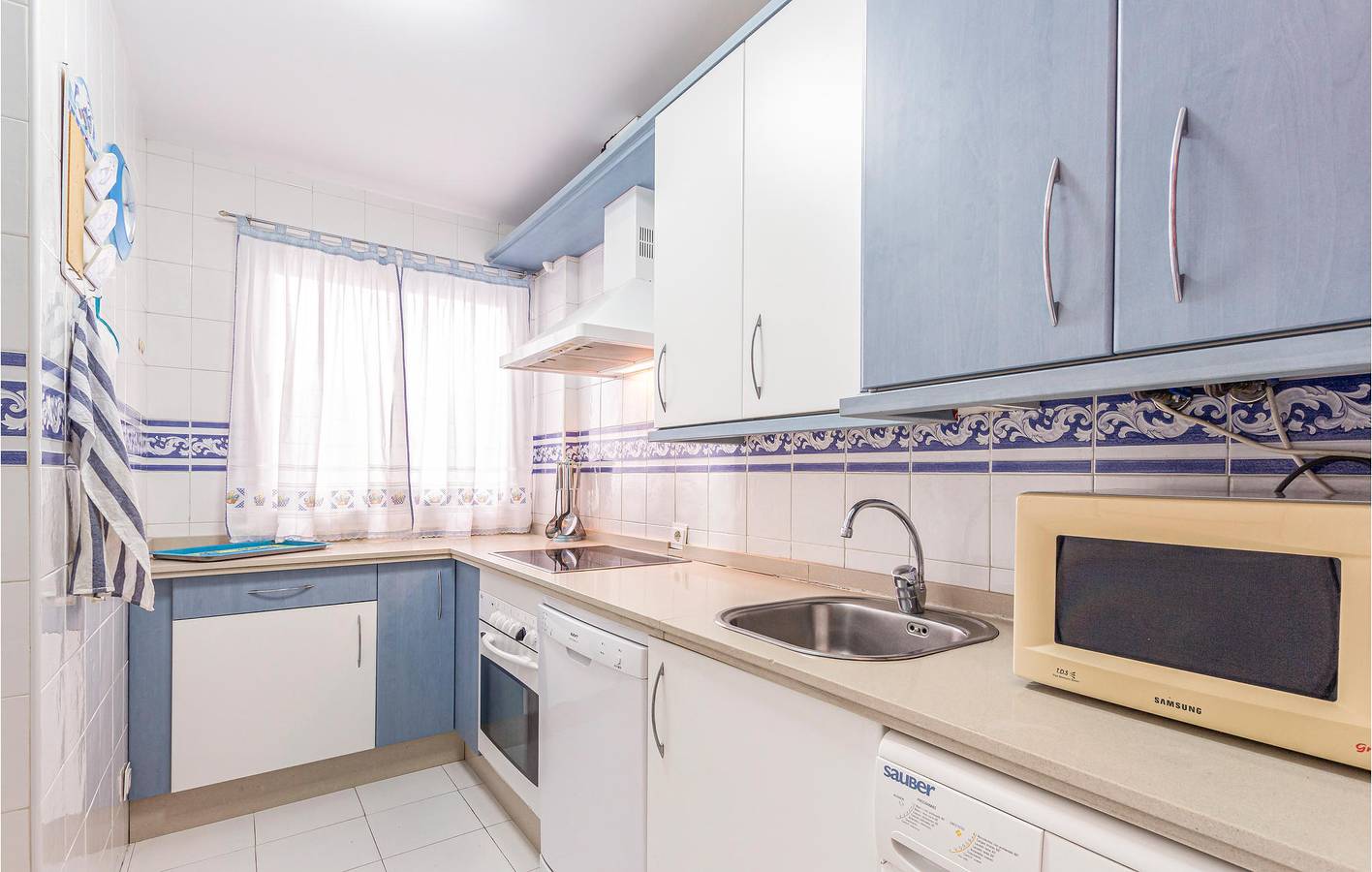 Geheel vakantieappartement, Appartement met zeezicht, WiFi en zwembad. in Torrox Costa, Torrox