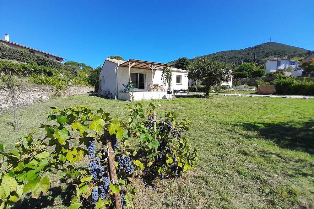 Comfortable house in quiet neighborhood 5 minutes walk from downtown in Saint-Jean-du-Gard, Cevennen