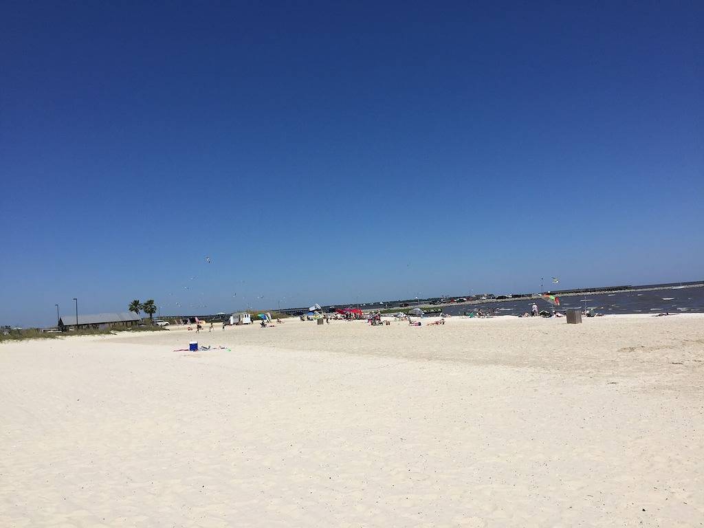 Wunderschön eingerichtetes Haus, einen halben Block vom Strand und einen kurzen Spaziergang von der Innenstadt von Bay St. entfernt. Louis. in Bay St. Louis, Mississippi Gulf Coast