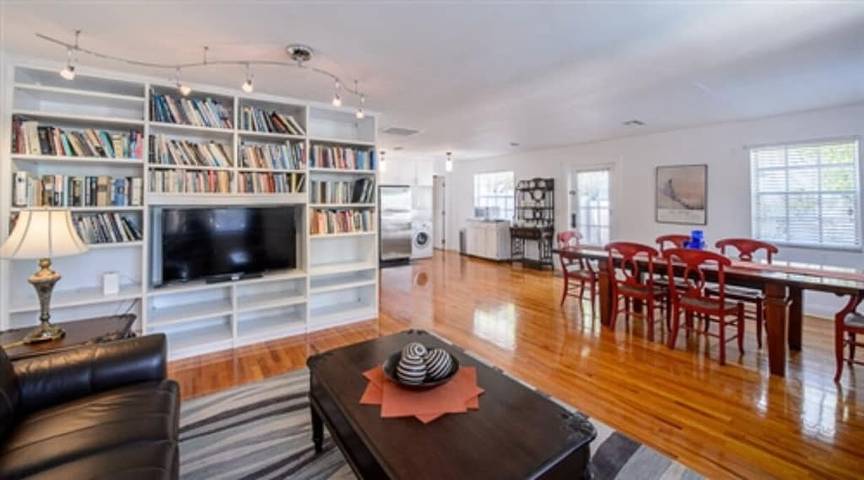 Vacation rental for 4 people, with terrace and hot tub in Stuart