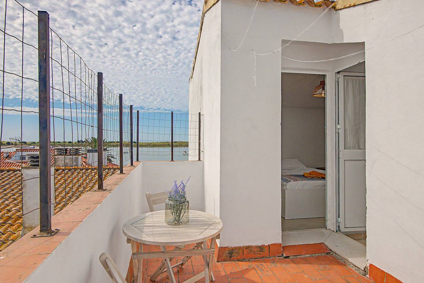 Casa El Faro a 20 metros de la playa con vistas al mar, terraza privada y balcón in El Rompido, Cartaya