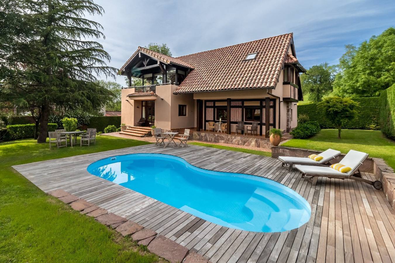 Casa velasco en Esles in Santa María de Cayón, Costa de Cantabria
