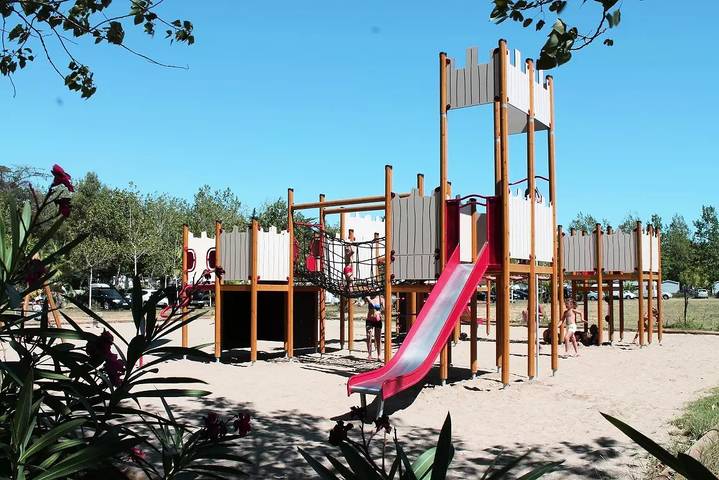 Camping pour 8 personnes, avec terrasse, animaux acceptés à Vias - 3