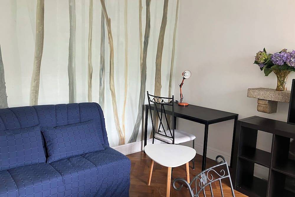 Appartement Au Rez De Chaussee Au Sein D'une Maison De Caractere Avec Jardin in Pont-l'Abbé, Côte de Cornouaille
