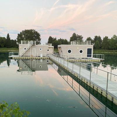Boot für 2 Personen, mit Terrasse und Whirlpool sowie Garten und Pool in Italien