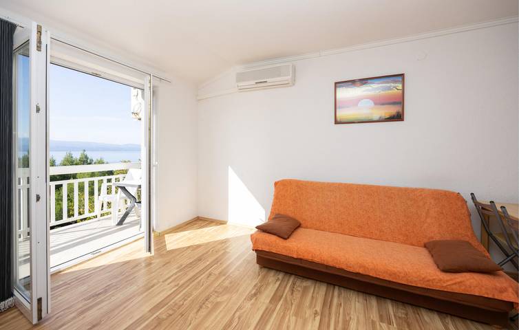 Ganze Ferienwohnung, Terrassen-Apartment am Strand mit WiFi und Parkplatz. in Lokva Rogoznica, Omis-Riviera