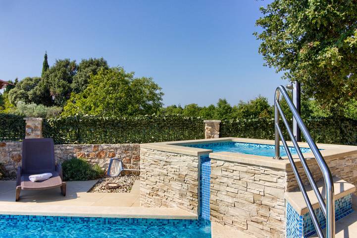 Villa for 12 people with pool in Sisan, Southcoast Istria