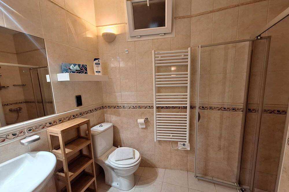 Apartamento entero, 35 m2 apartment facing the Dordogne in Beaulieu-sur-Dordogne, Macizo Central