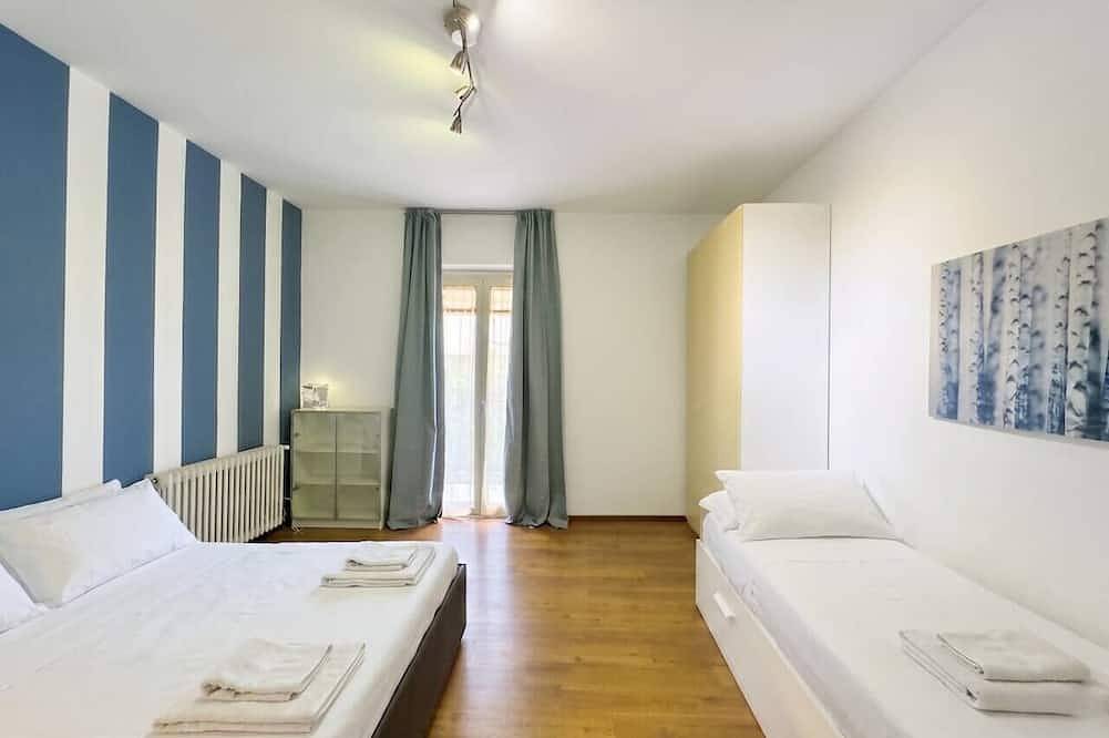 Appartamento intero, Leonardo Academy a 2': ampio trilocale in centro in Sesto Calende, Comune di Sesto Calende