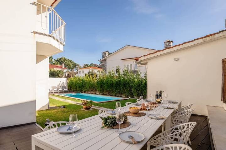 Location de vacances pour 14 personnes, avec Jardin et Piscine dans Darque