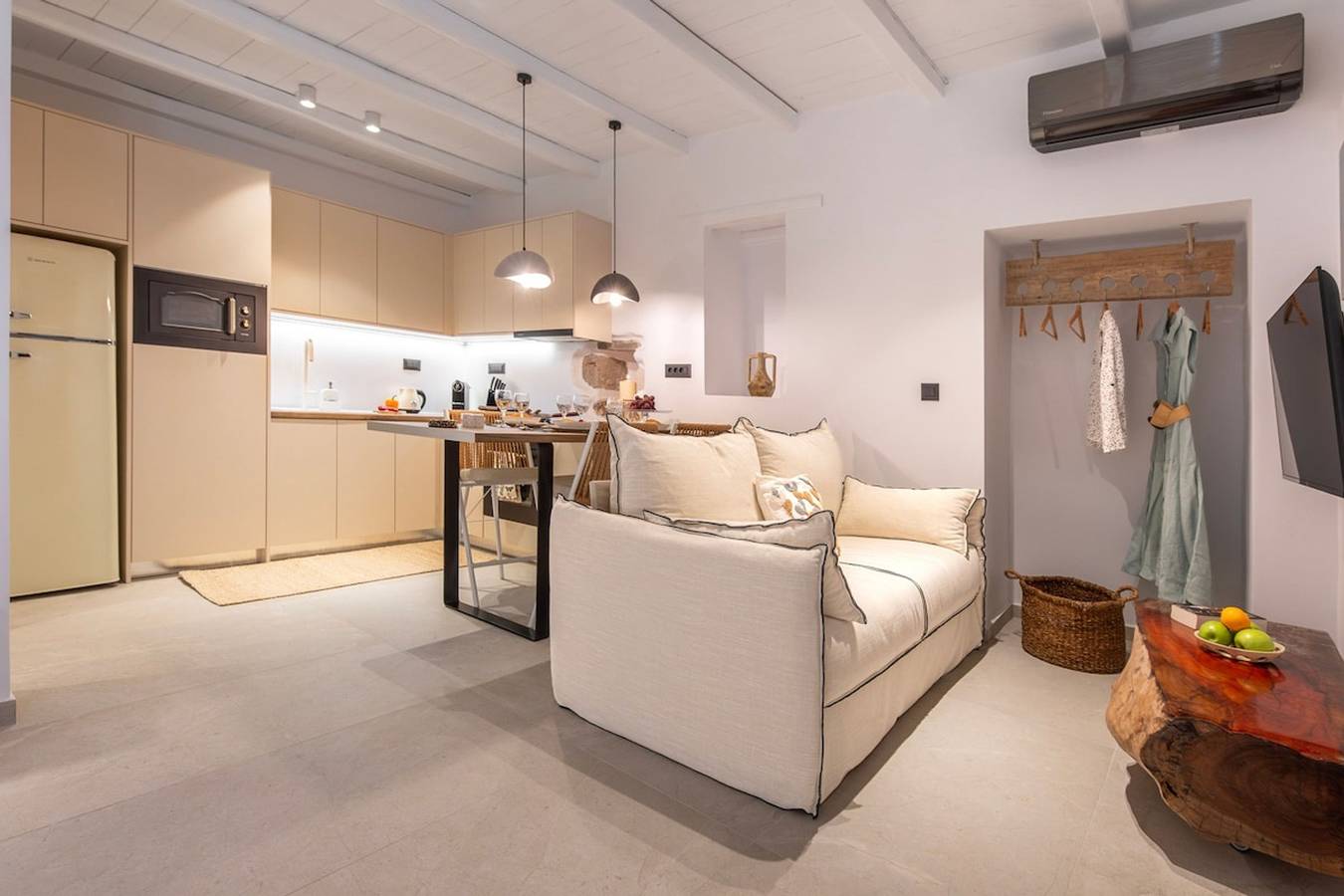 Stema suite 1 in Plaka (Milos), Milos