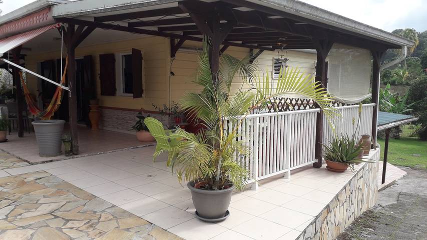 Appartement entier, Appartement charmant à Saint-Joseph avec jardin et terrasse, 60 m² in Saint-Joseph (Martinique), Martinique