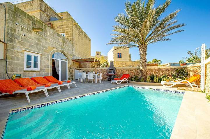 Villa for 6 people, with terrace and garden, with pets in Gozo