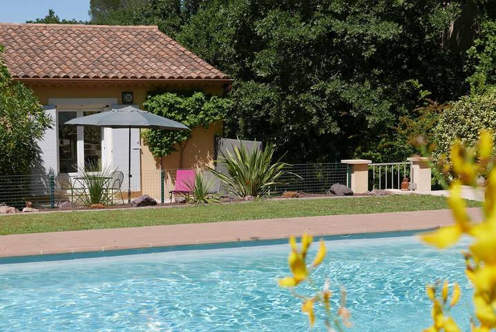 Cottage pour 4 personnes, avec jardin et piscine à Rochegude